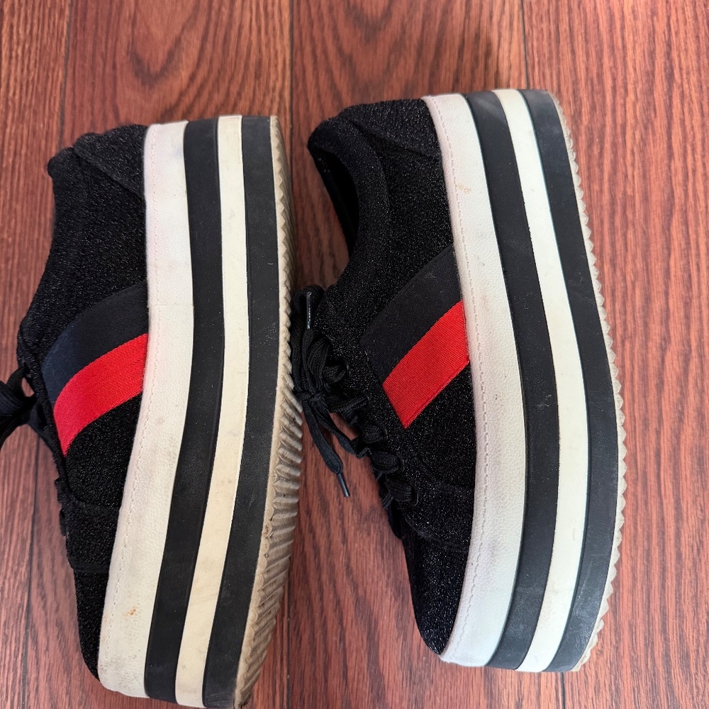 PLATFORM BLACK